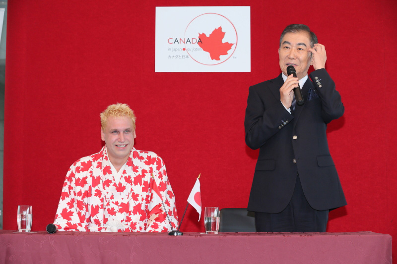 http://www.wochikochi.jp/english/special/canadian_rakugo05.jpg