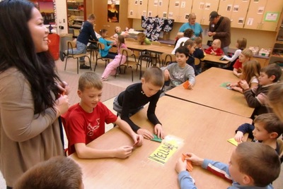 小学校訪問（折り紙を教える）CIMG1766.JPGのサムネール画像