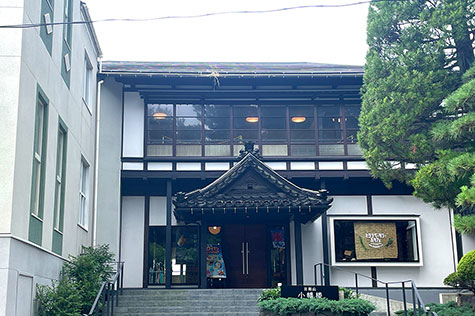 The exterior of Hiyori Bakery & Cafe, seen from the entrance